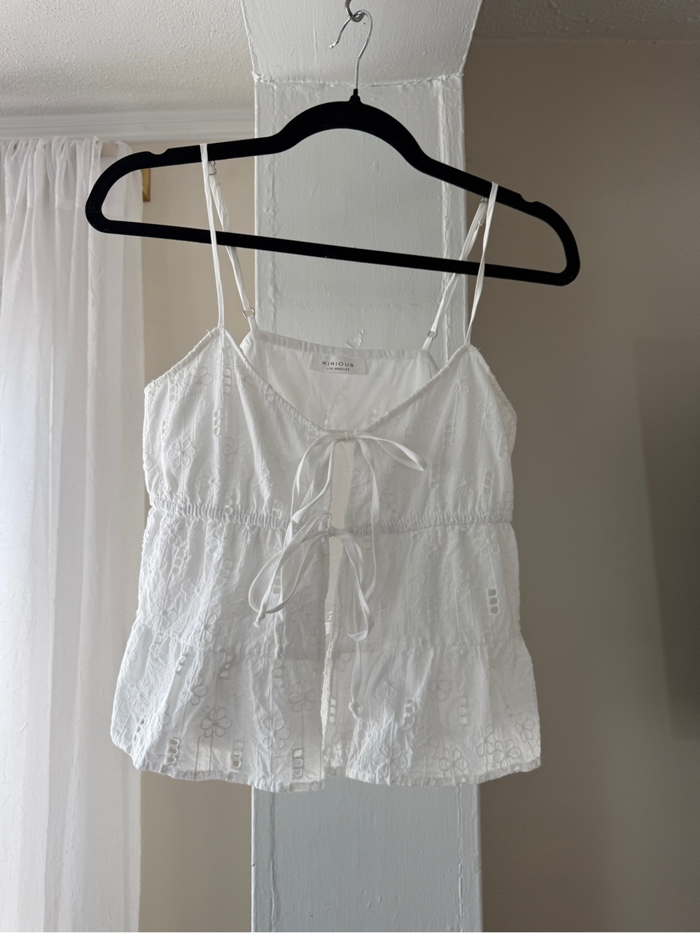 🤍 Kirious Los Angeles White Eyelet Tie-Front Cami – Size Small